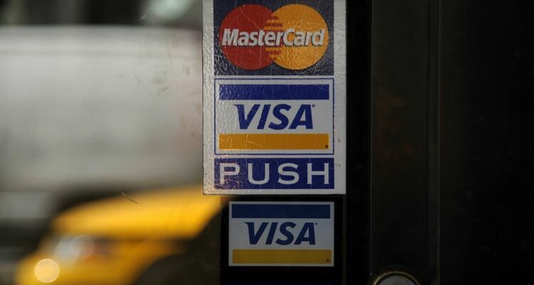 Карты Visa и MasterCard возобновят работу в Крыму в апреле