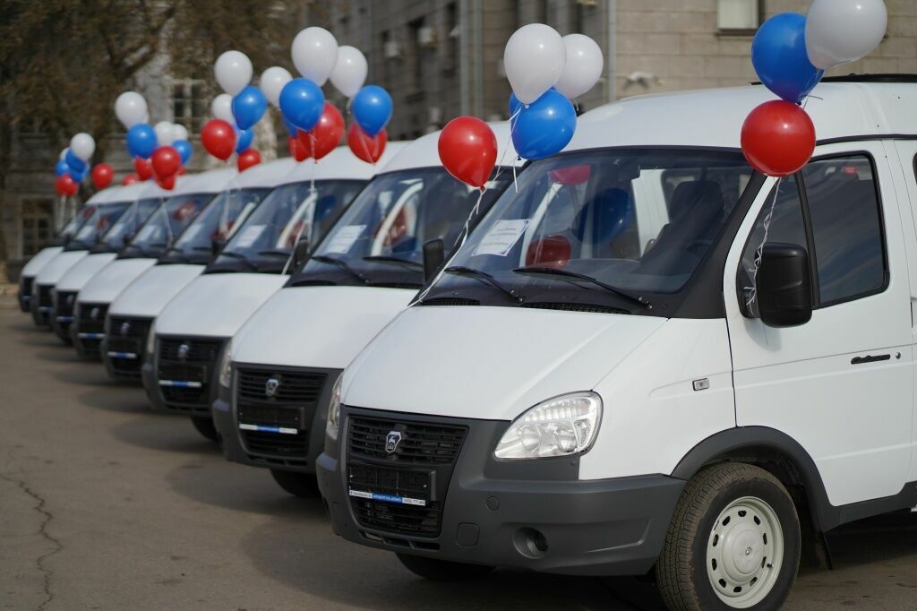 В Иркутской области многодетные семьи получили новые микроавтобусы