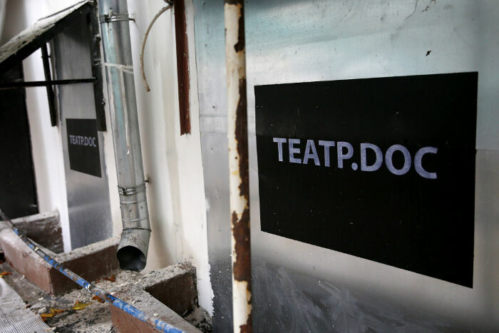 Сотрудников «Театра.doc» задержали из-за фотографий Сенцова в соцсетях