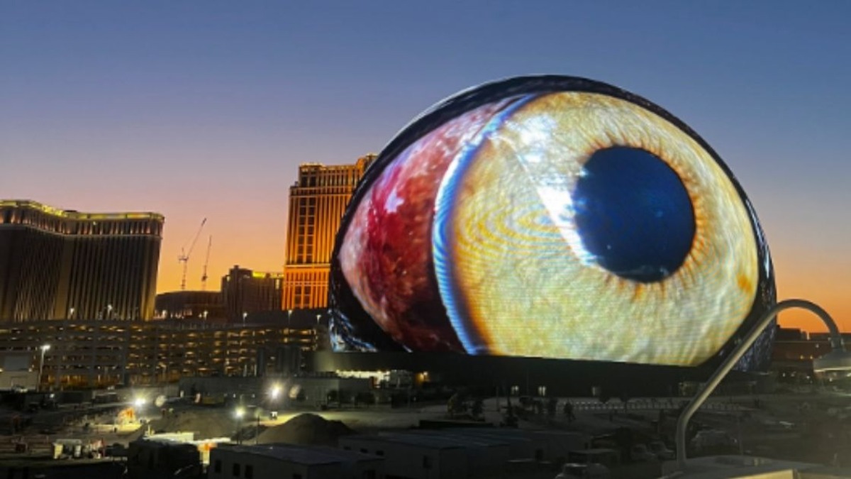 «Большой брат наблюдает»: Крупнейшее сферическое сооружение открылось в Неваде