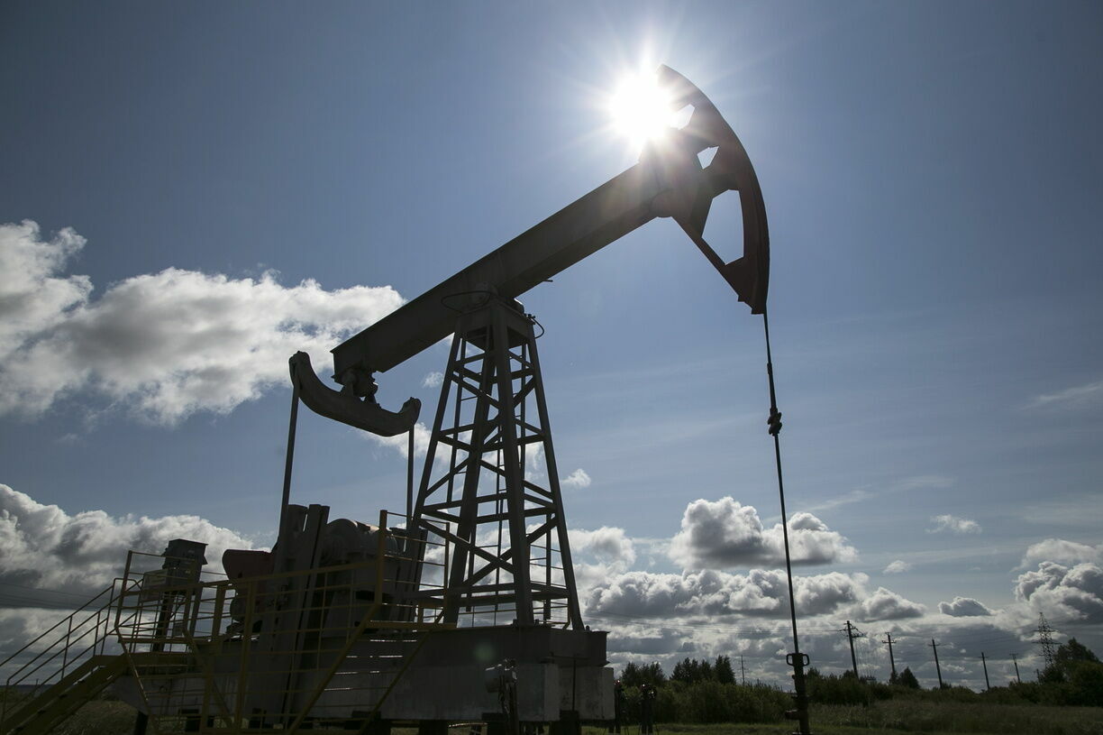 Цена на нефть упала до 121 доллара за баррель