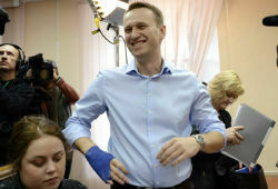 Навальный отпросился у судьи на Волгу - проведет майские праздники с семьей