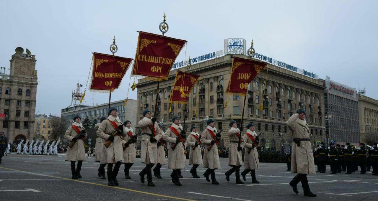 Первый раз за 75 лет: в России отмечает юбилей победы под Сталинградом