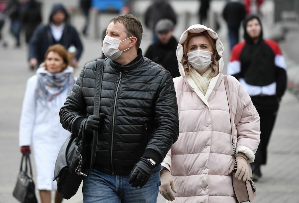 В России за сутки впервые выявили более 15 тысяч заболевших
