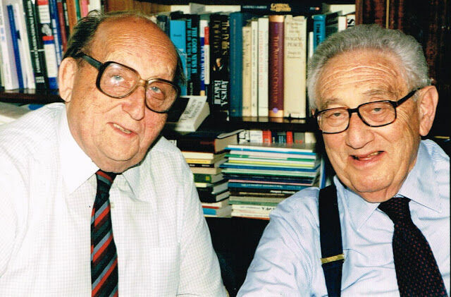 Георгий Арбатов и Генри Киссинджер, 1990-е годы