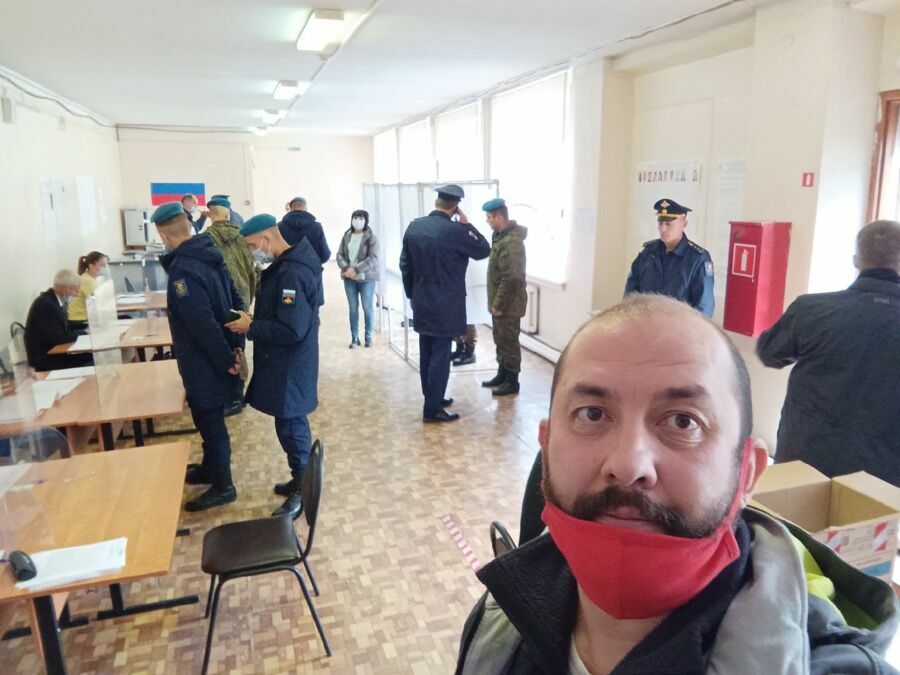 Солдаты голосуют на избирательном участке в Иваново