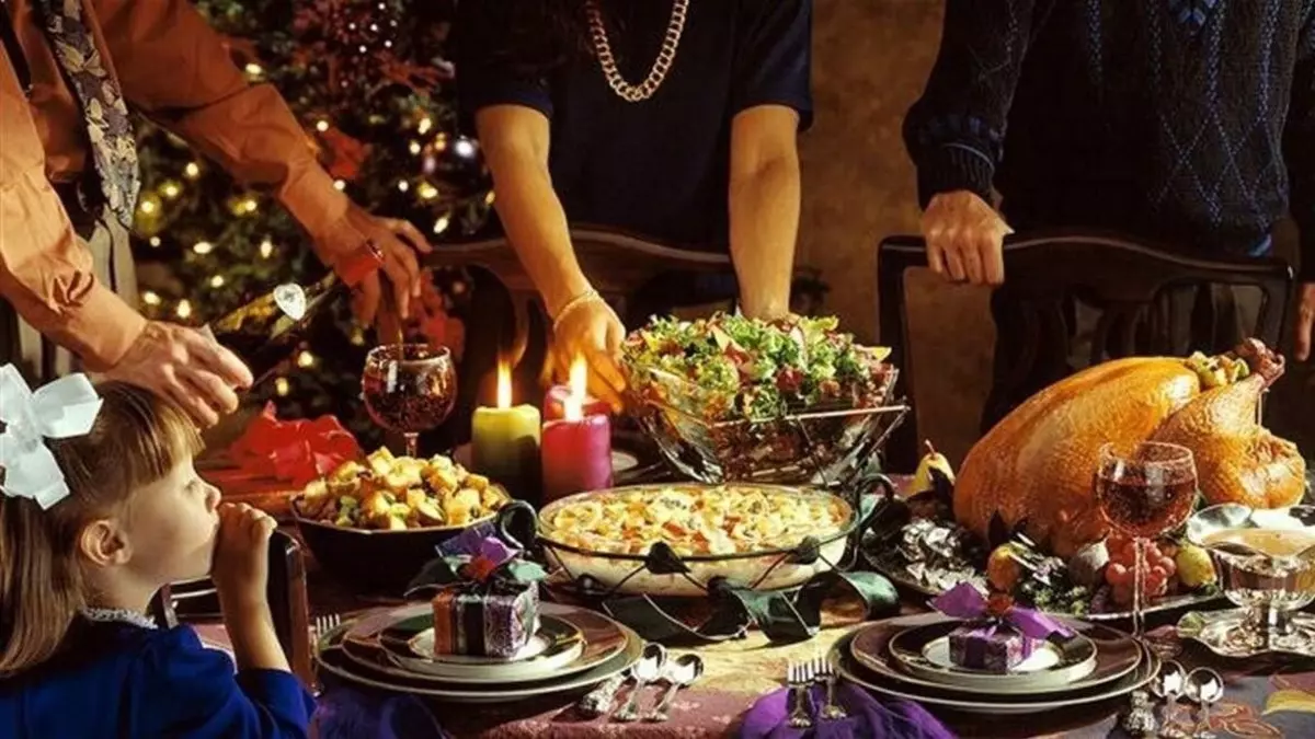 Жирные салаты на новогоднем столе не добавят здоровья