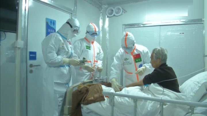 Власти Китая пообещали победить коронавирус к июню
