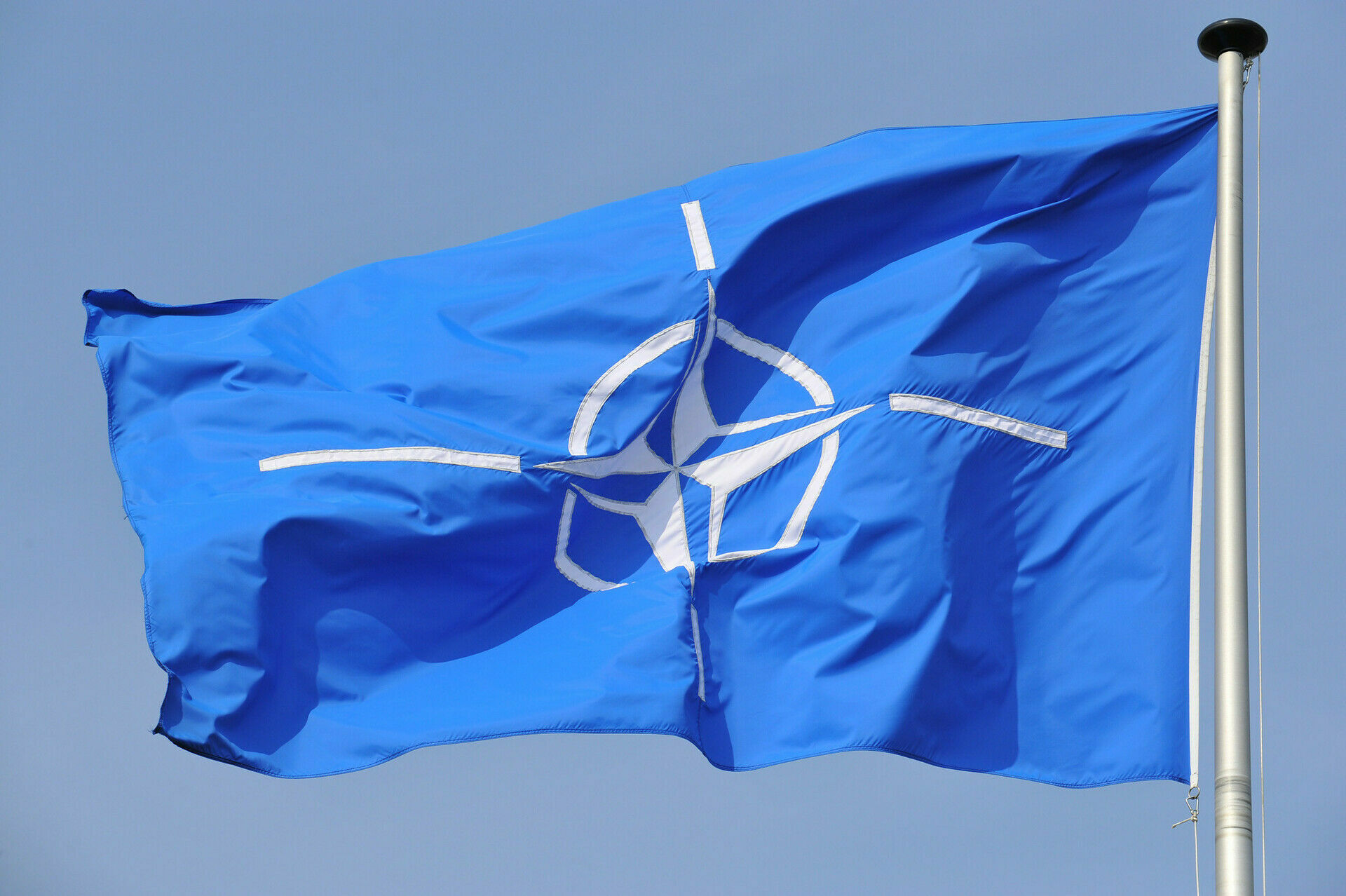 НАТО собирается передать Украине комплекты для защиты от ядерных и химических атак