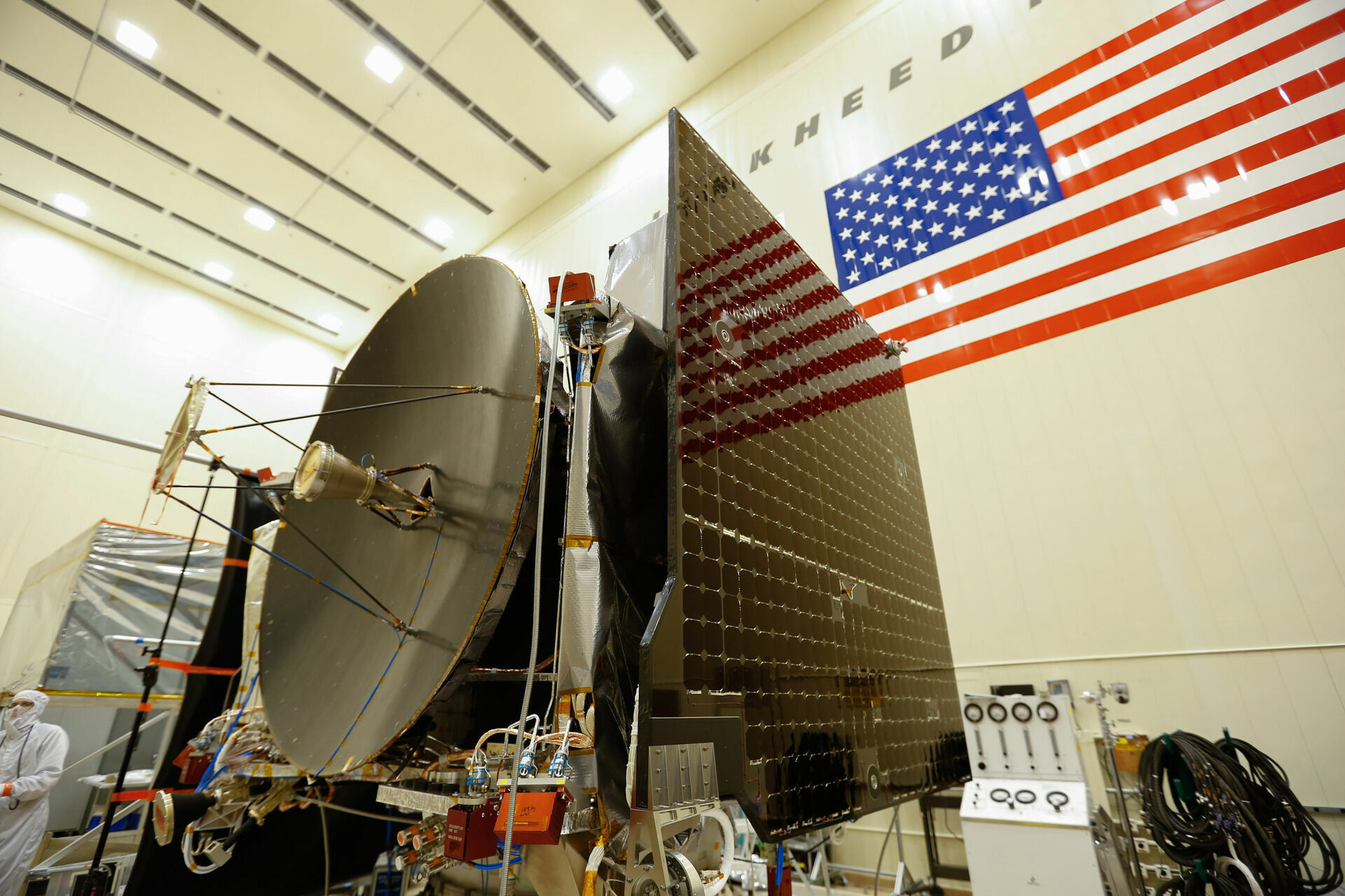 США впервые в истории посадили космический аппарат на астероид