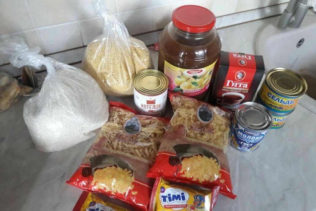 В Новосибирске малоимущим семьям выдавали неполные продуктовые наборы