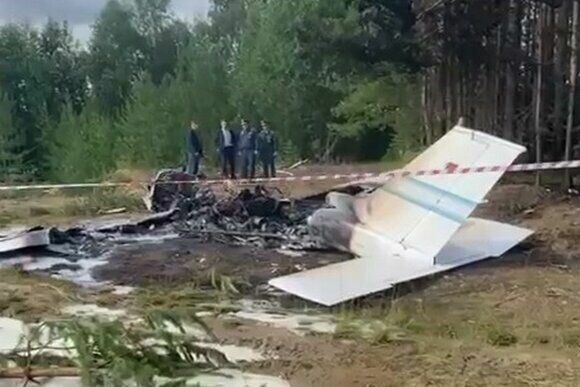Три человека разбились насмерть при крушении частного самолета в Коми