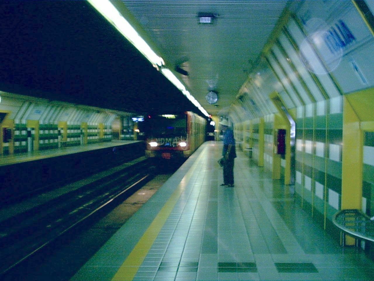 В метро Неаполя  столкнулись поезда