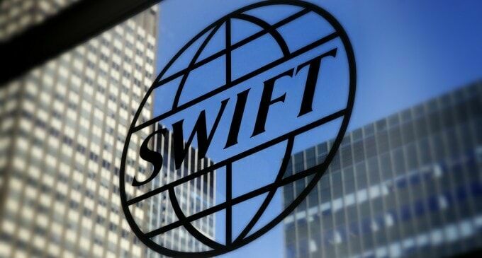 США угрожает России отключением от системы SWIFT