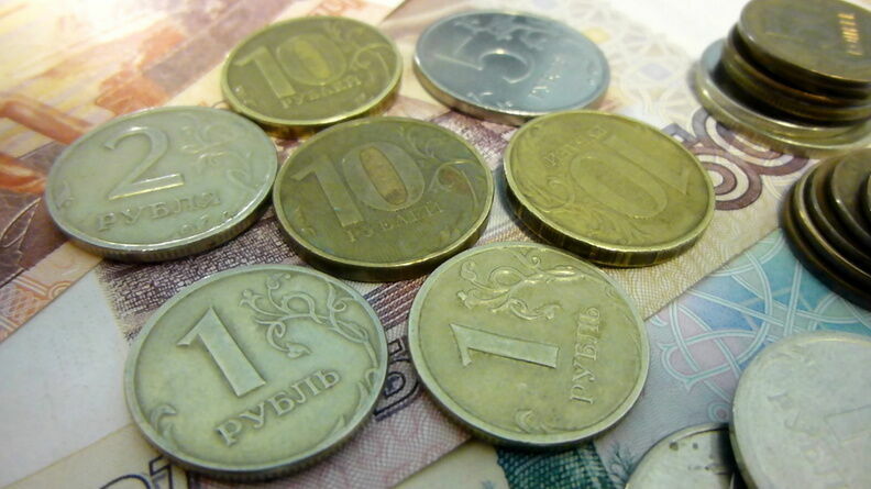 В РФ задолженность по зарплате в ноябре выросла до 2,9 млрд рублей