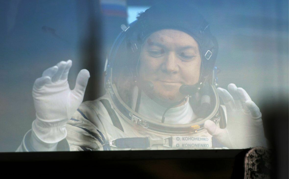 Российские космонавты добрались до "дыры" в "Союзе"