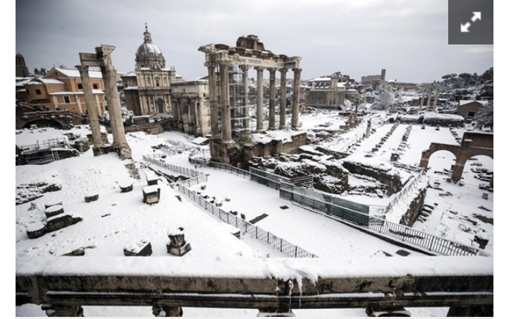 Фото дня: в Риме выпал снег из Сибири