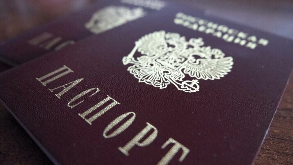 Украинский омбудсмен рекомендовал жителям новых регионов России получить паспорт РФ