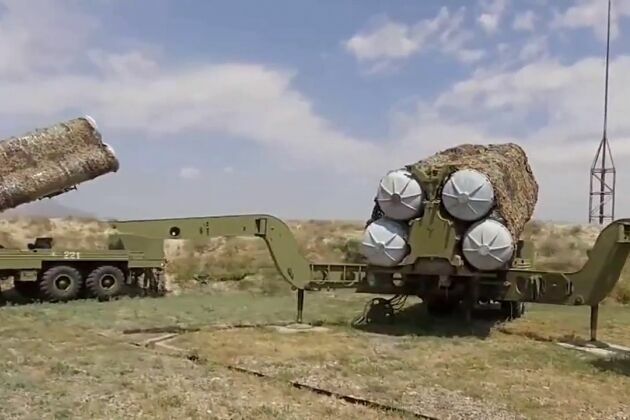 СМИ сообщили о планах Азербайджана уничтожить С-300, защищающие Ереван