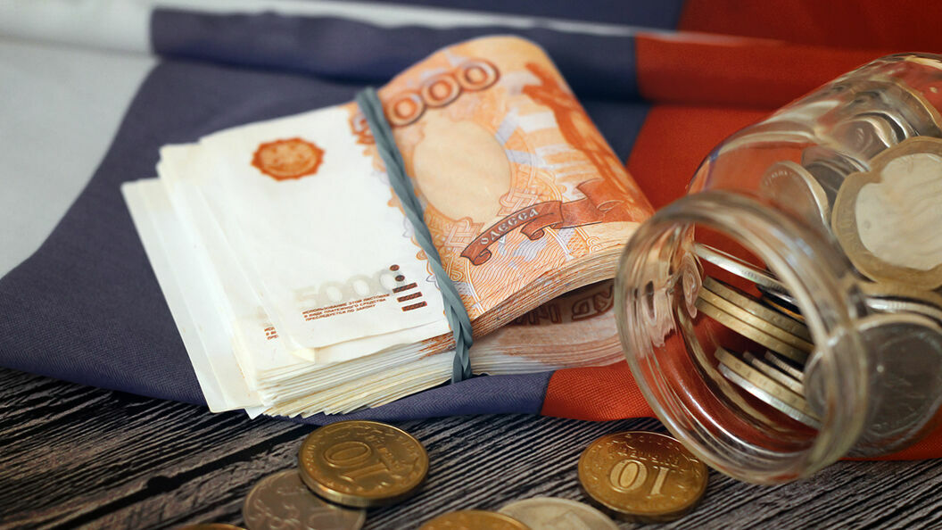 В федеральном бюджете не хватает каждого третьего рубля, чтобы покрыть текущие траты