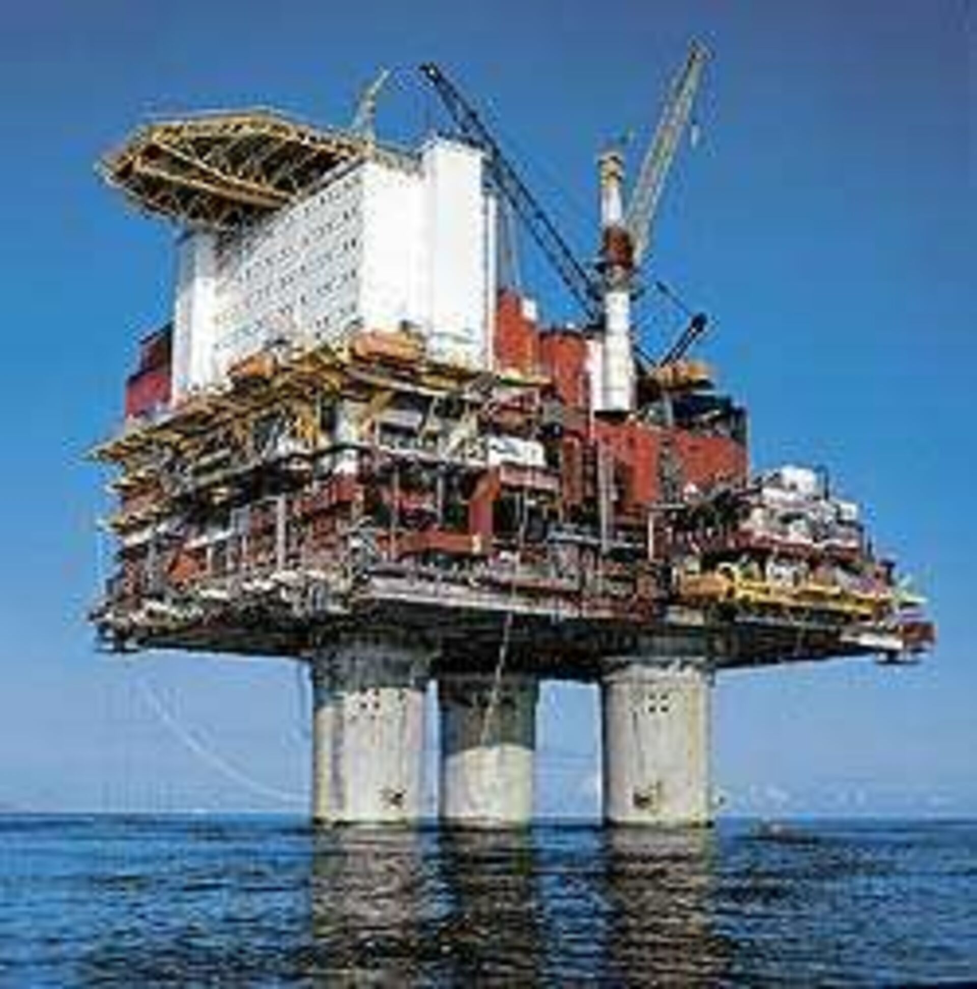 Морская буровая платформа. Нефтедобывающая морская платформа Хайберния. Нефтяная платформа "Дропнер" 1995. Нефтяная платформа Draugen. Statfjord.