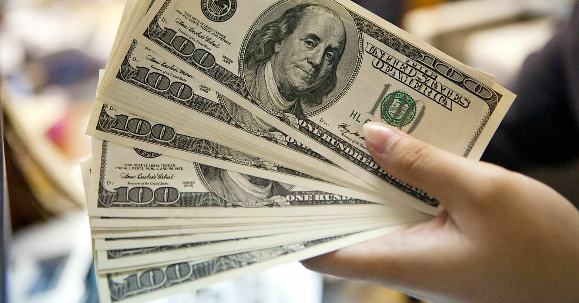 Доллар превысил 68 рублей впервые с апреля 2016 года