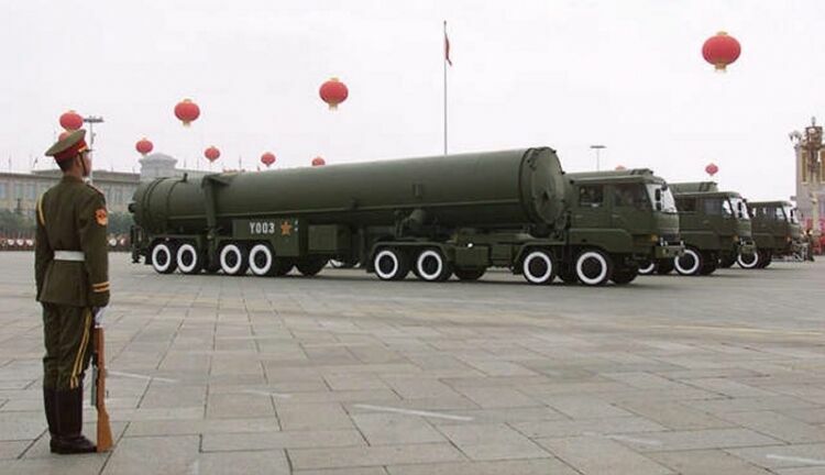 Китай опубликовал фото баллистических ракет в напоминание Трампу