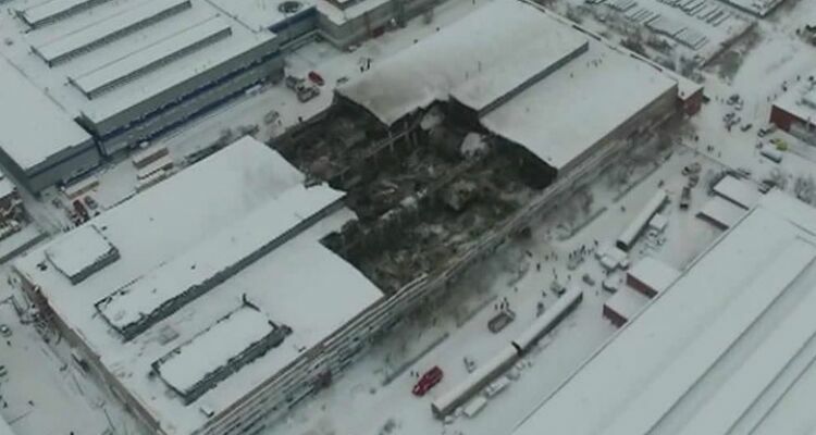 СКР выдвинул основные версии обрушения крыши на заводе в Екатеринбурге