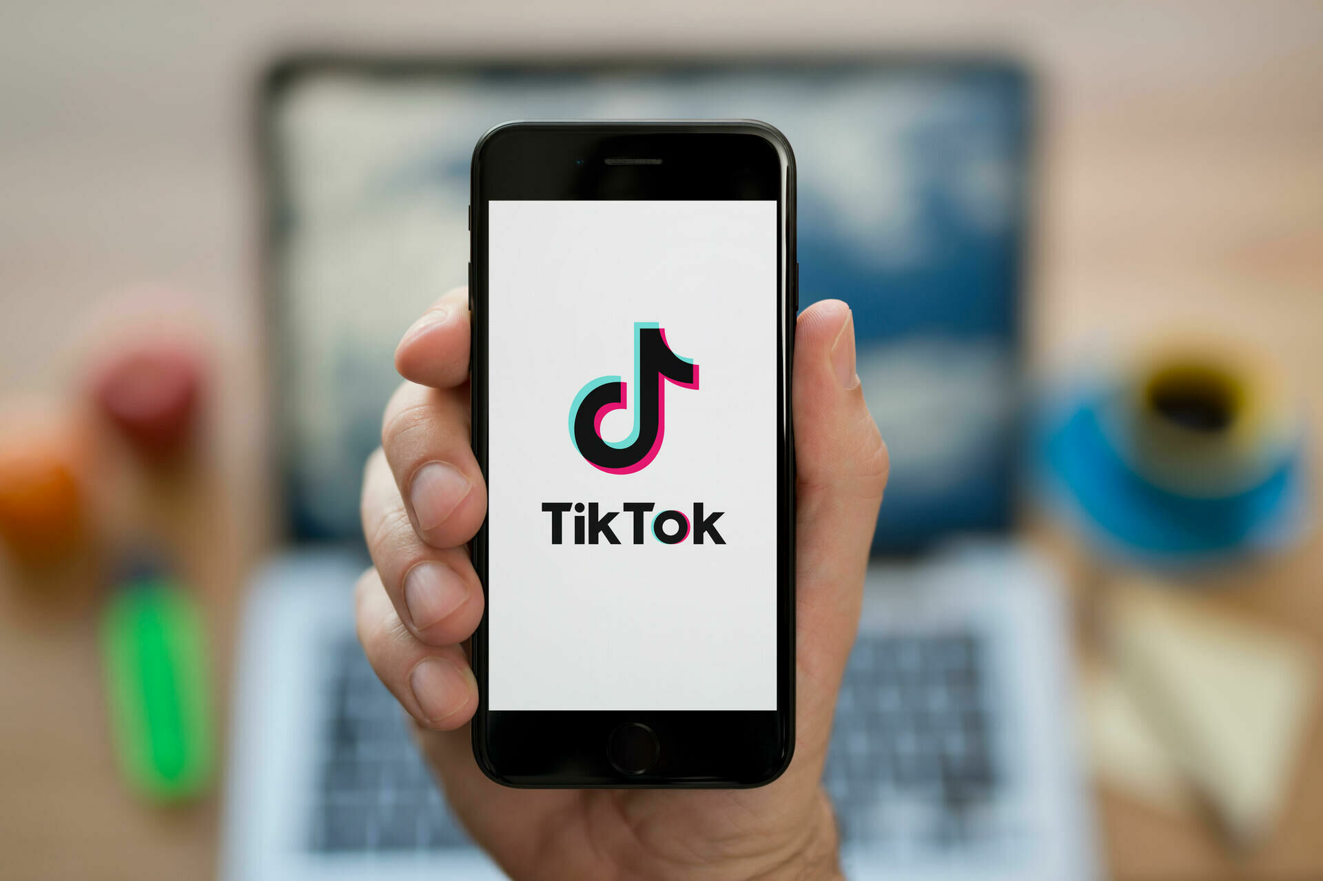 TikTok приостановит работу в России