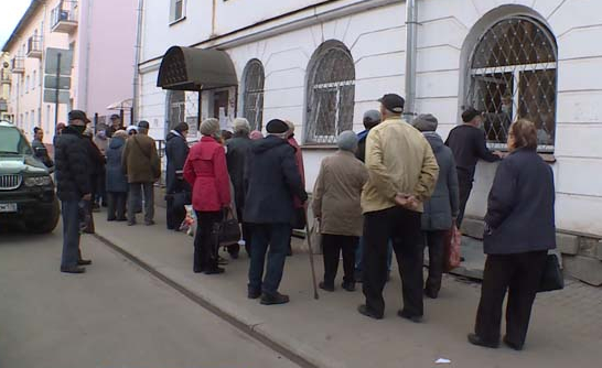 В Великом Новгороде завели уголовное дело об очередях за продуктовыми наборами