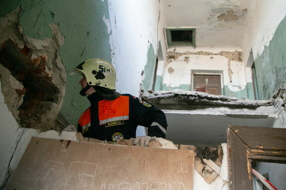Под завалами обрушившейся в Омске пятиэтажки ищут ребенка