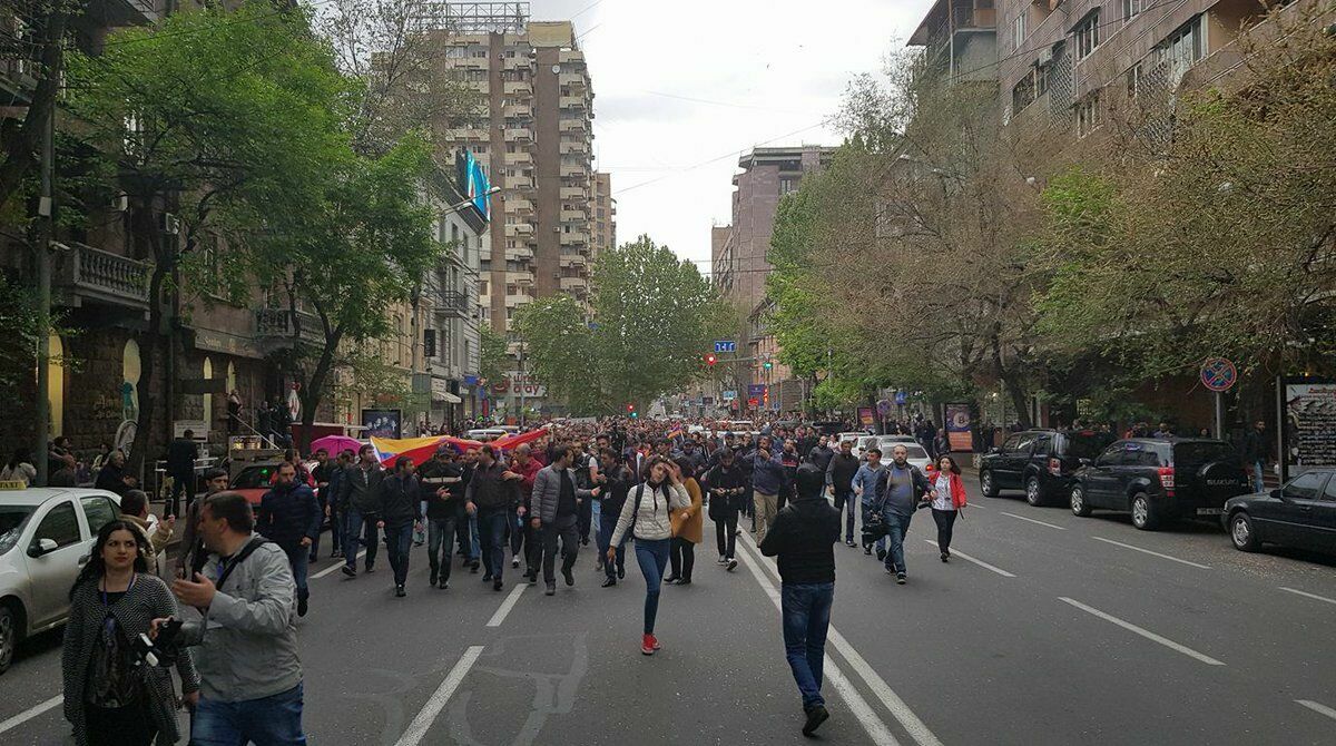 В Ереване идут массовые задержания протестующих