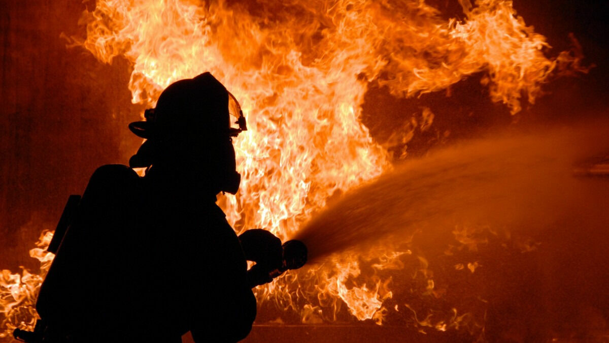 Четыре человека погибли в результате пожара в частном жилом доме в Рязани
