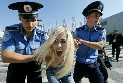 FEMEN не хотят видеть Лукашенко на финале Евро-2012