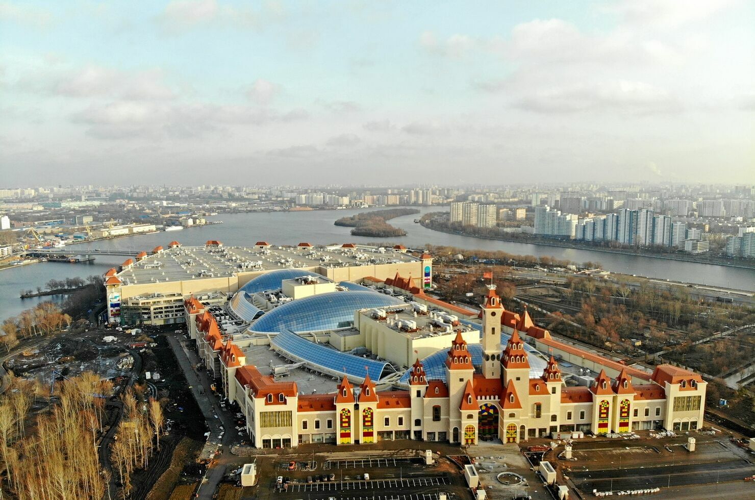 "Остров мечты" отсудил у H&M полмиллиарда рублей за закрытие магазина в парке