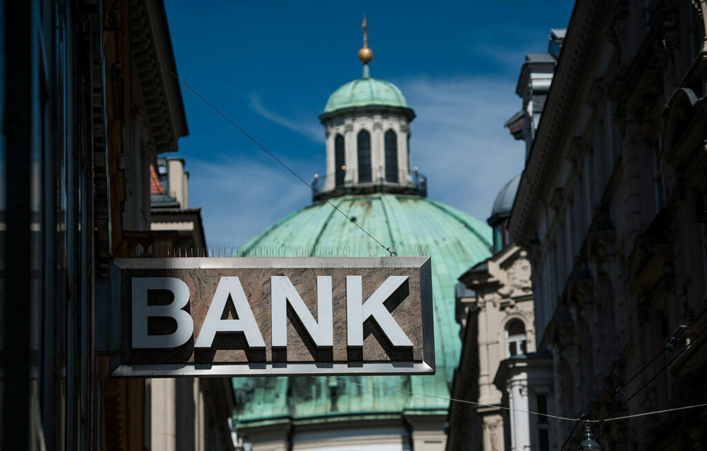 Отныне и навсегда: банки ЕС распрощались с банковской тайной