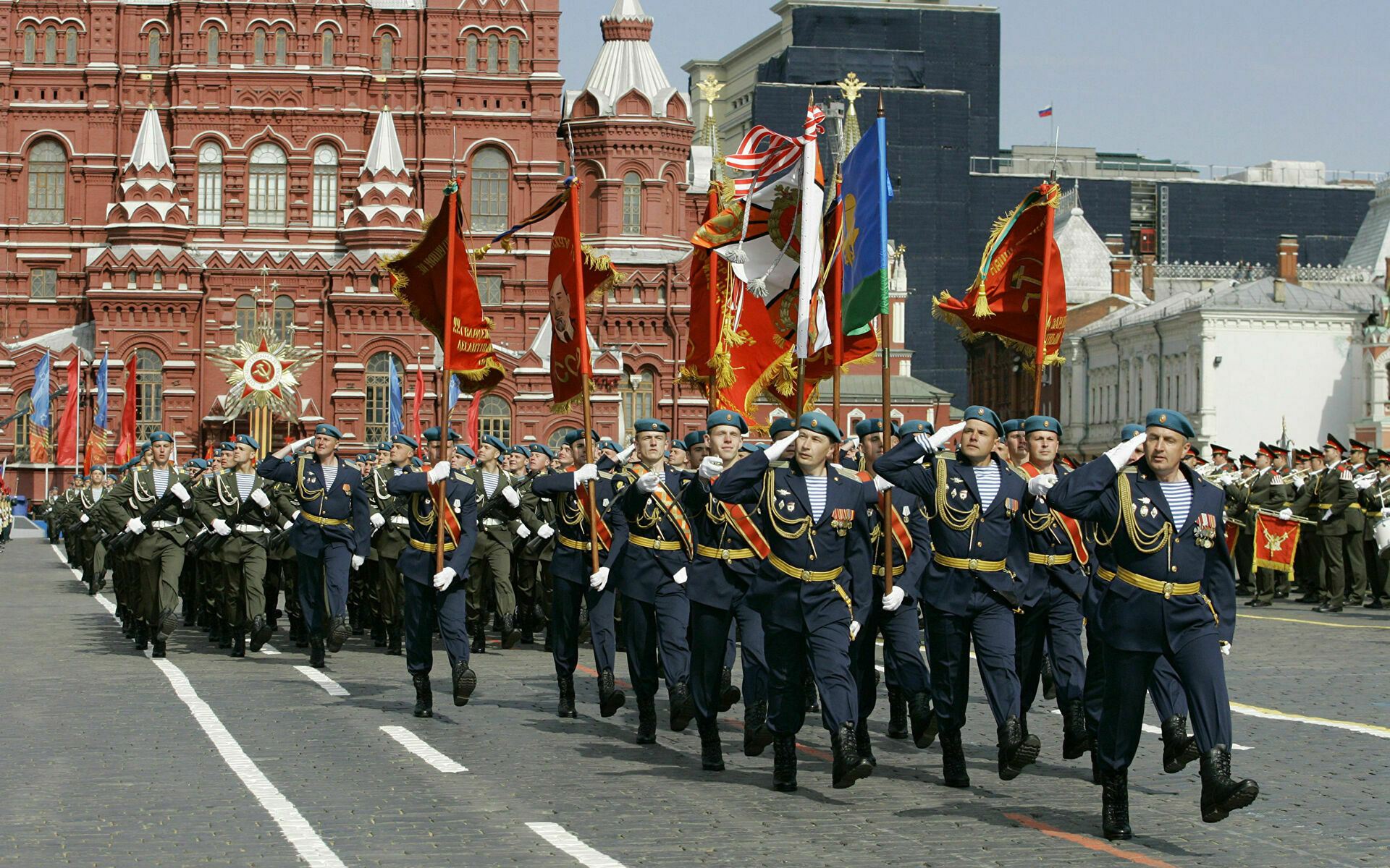 11 тысяч человек будут участвовать в параде Победы на Красной Площади