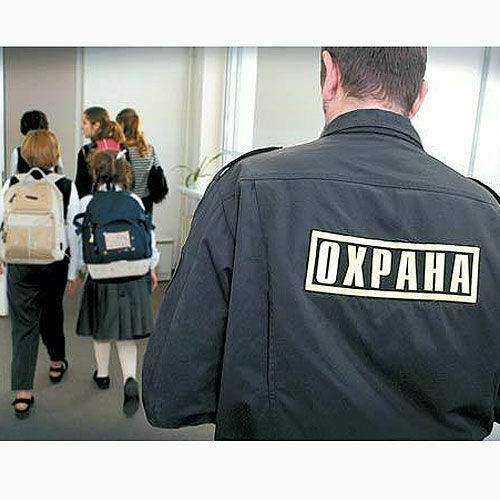 В школе Москвы перед ОГЭ по обществознанию умер охранник