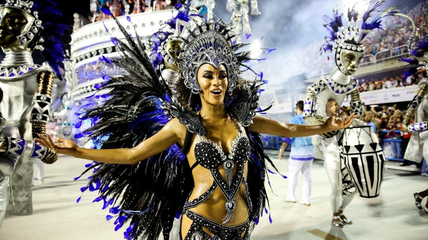 Сегодня в Бразилии стартует самый знаменитый в мире карнавал