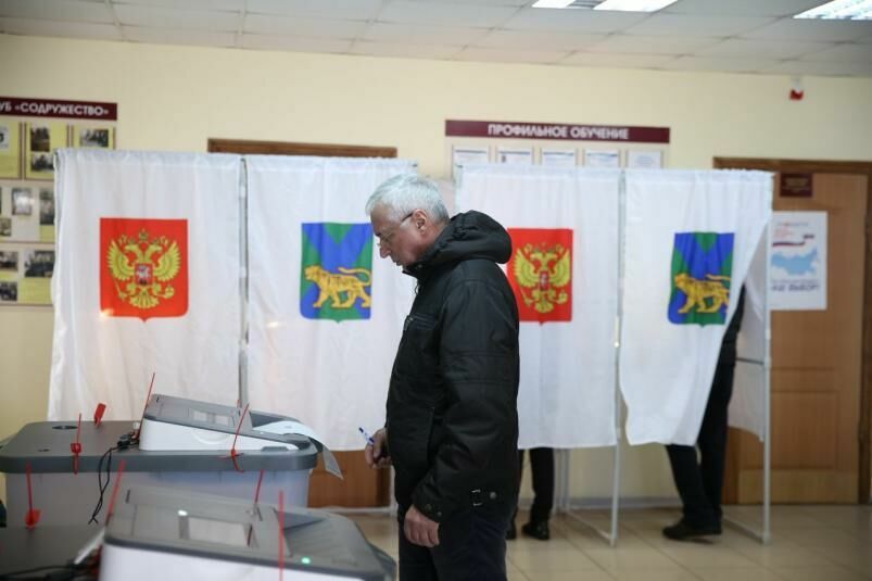 Кандидат-коммунист побеждает на губернаторских выборах в Приморье
