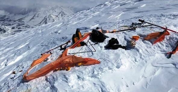 На Эльбрусе нашли тела пропавших альпинистов