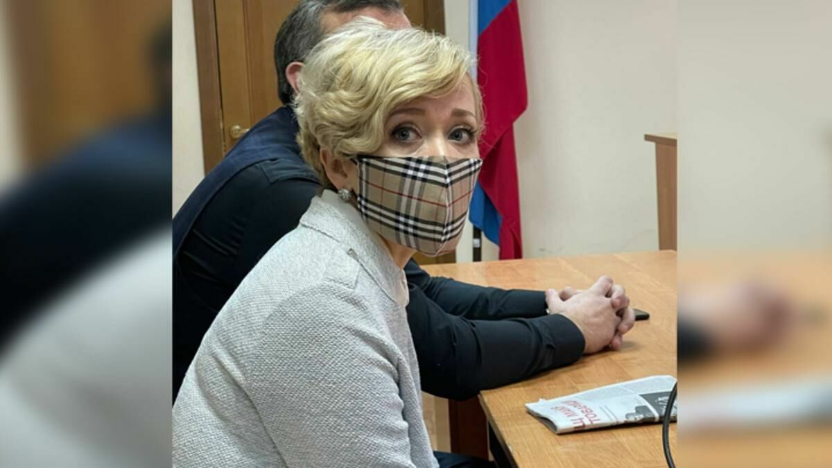 Активистку Анастасию Шевченко осудили условно по делу о нежелательной организации
