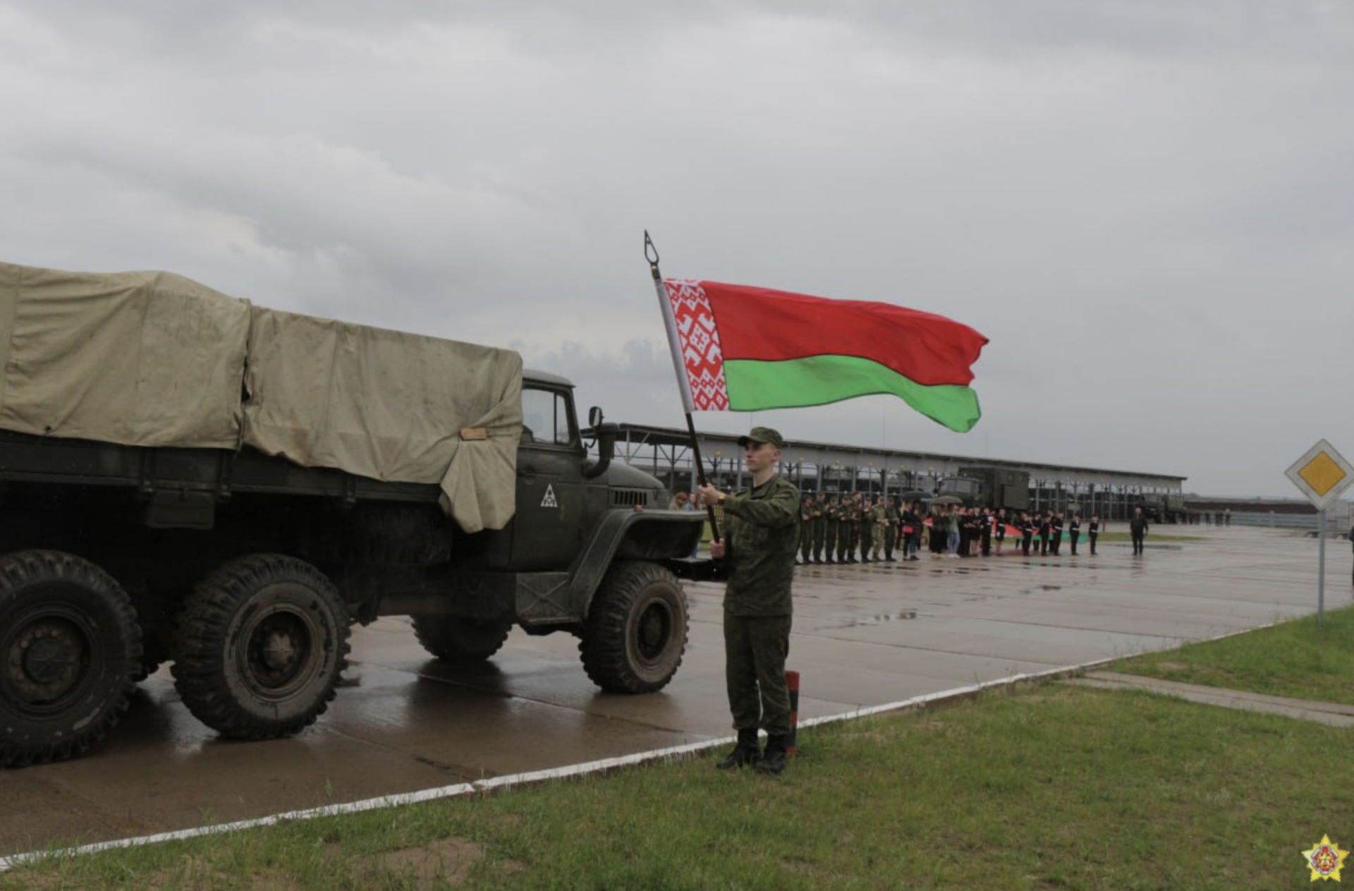 Белорусская армия перейдет с мирного на военное время