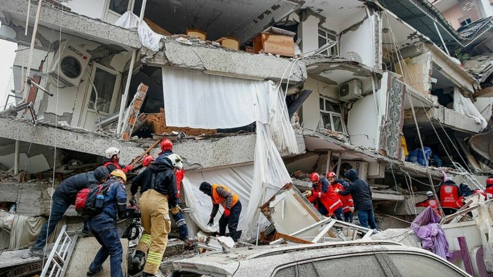 Число погибших при землетрясении в Турции превысило 5,4 тысячи человек