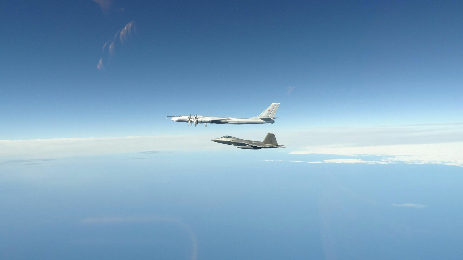 В США заявили о рекордном перехвате российских военных самолетов у Аляски