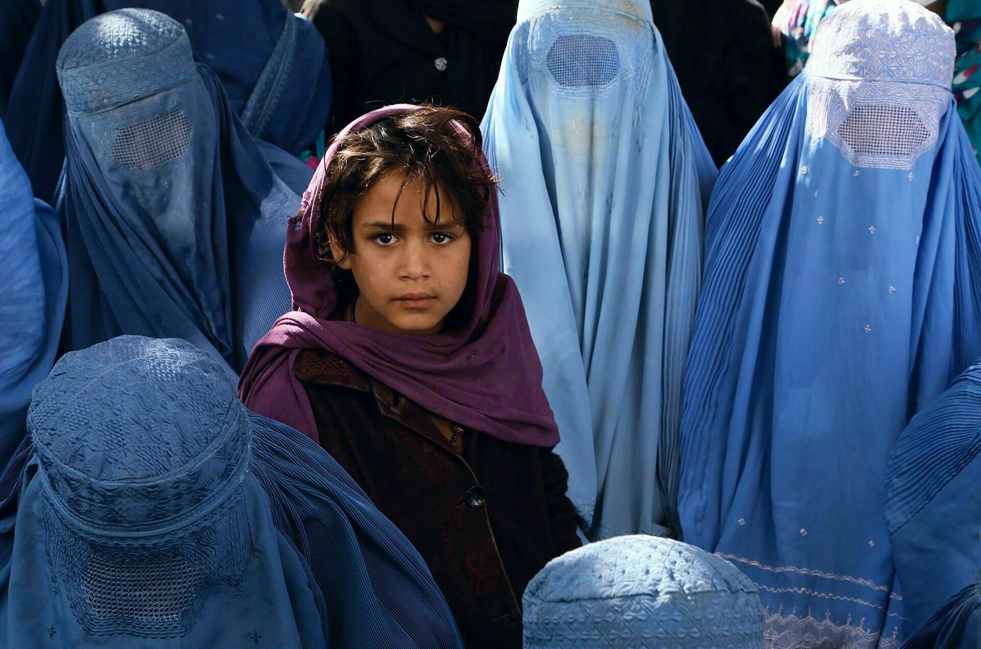 В Афганистане власти запретили женщинам посещать парки и спортзалы