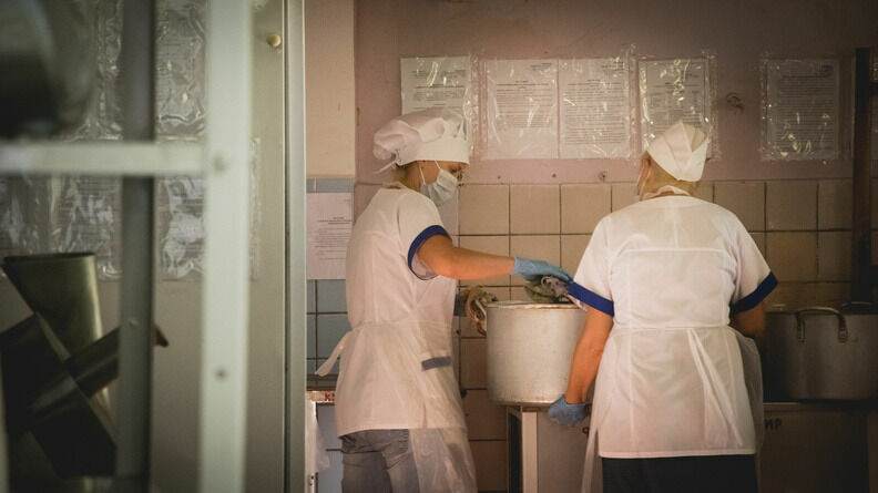 Пациентам тольяттинского психдиспансера предлагали еду с плесенью