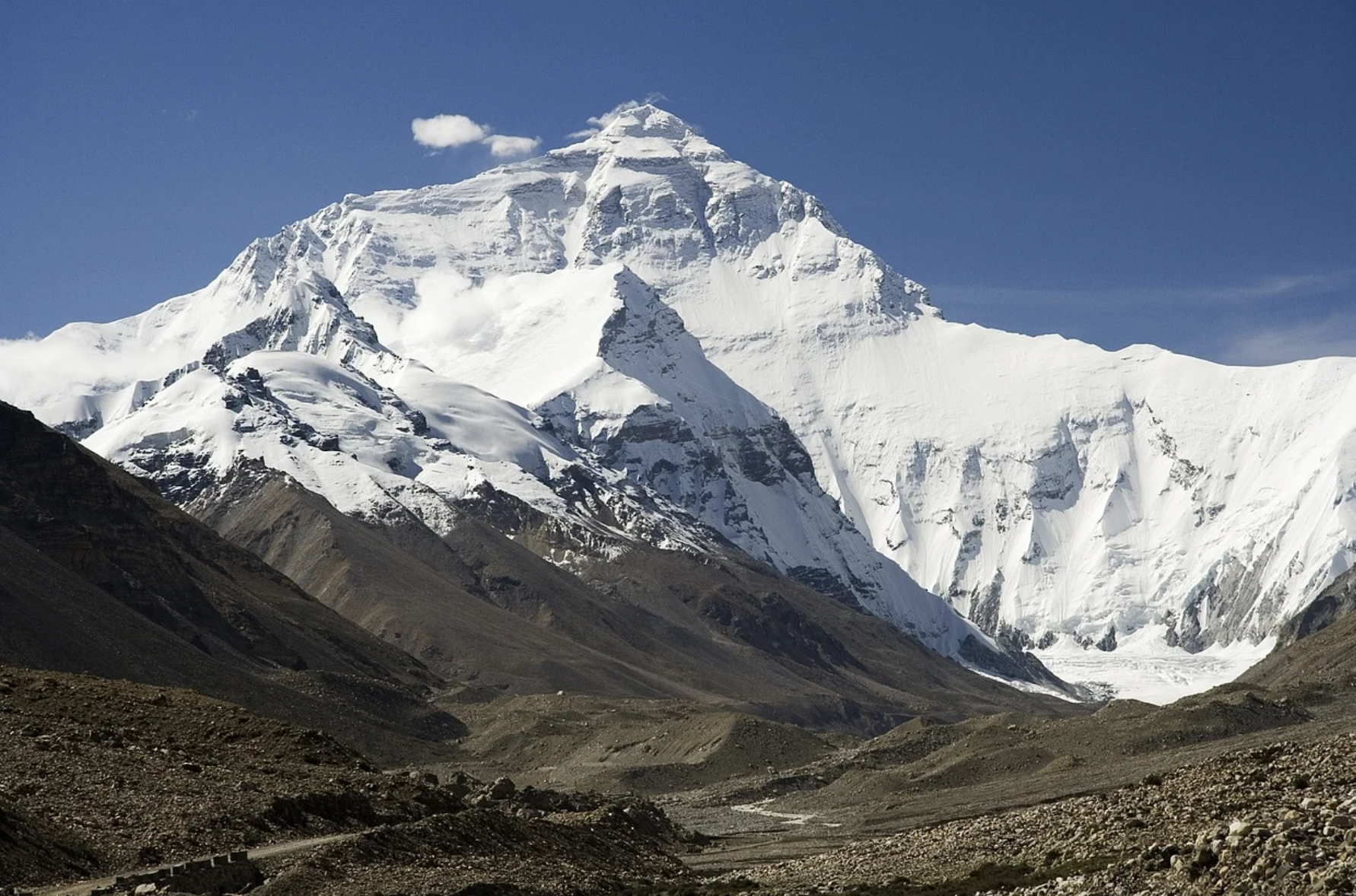 Уроженка Непала забралась на Эверест в десятый раз