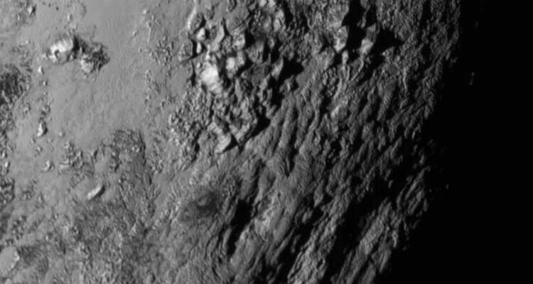 New Horizons обнаружила на Плутоне ледяные горы, а на Хароне - «Мордор»