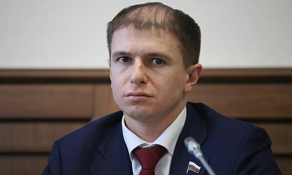 ЦИК сообщил о применении депутатом-единороссом админресурса на выборах в Петербурге